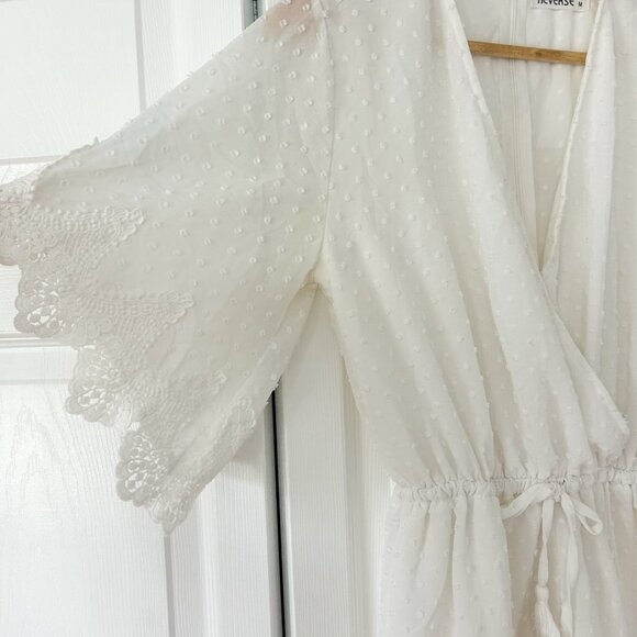 NWOT Showpo Reverse White Swiss Dot Lace Trim V-Neck Romper Women’s Size Medium - Picture 3 of 8